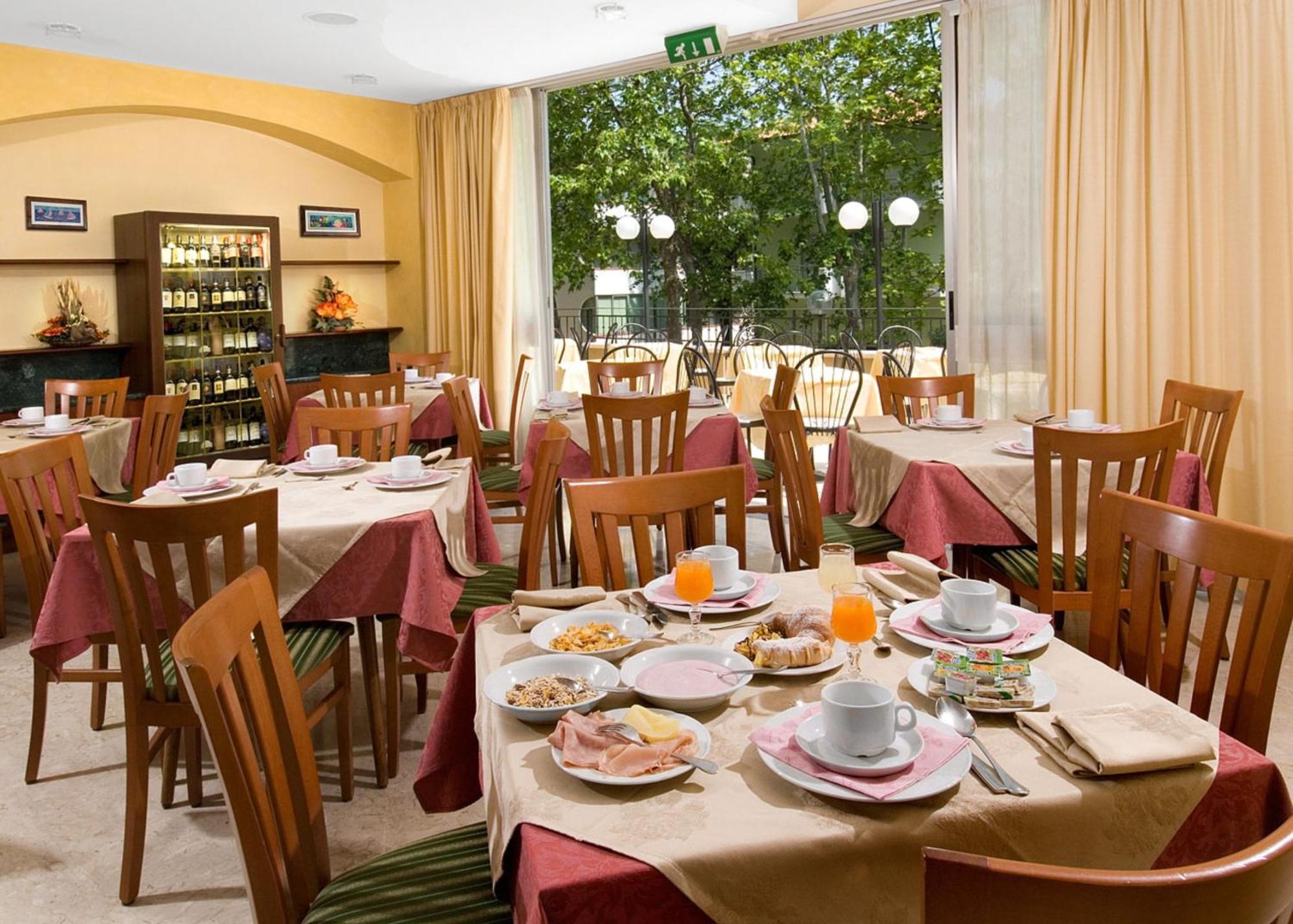 Hotel Savoia Cesenatico Exterior photo